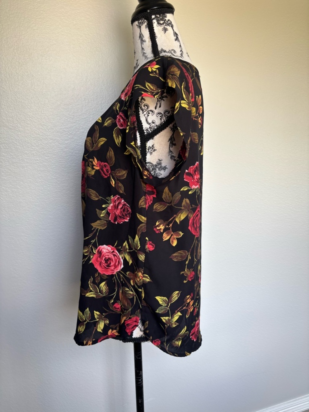 Sweet Rain Black Blouse with Red Rose Print - Picture 3 of 12